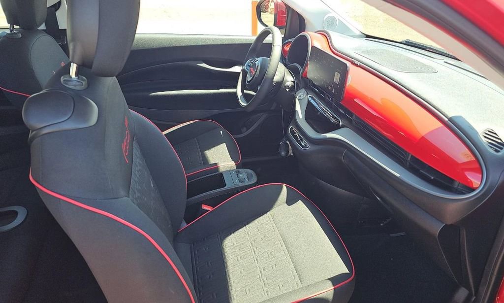 Used 2024 FIAT 500 e (RED) FWD image 8