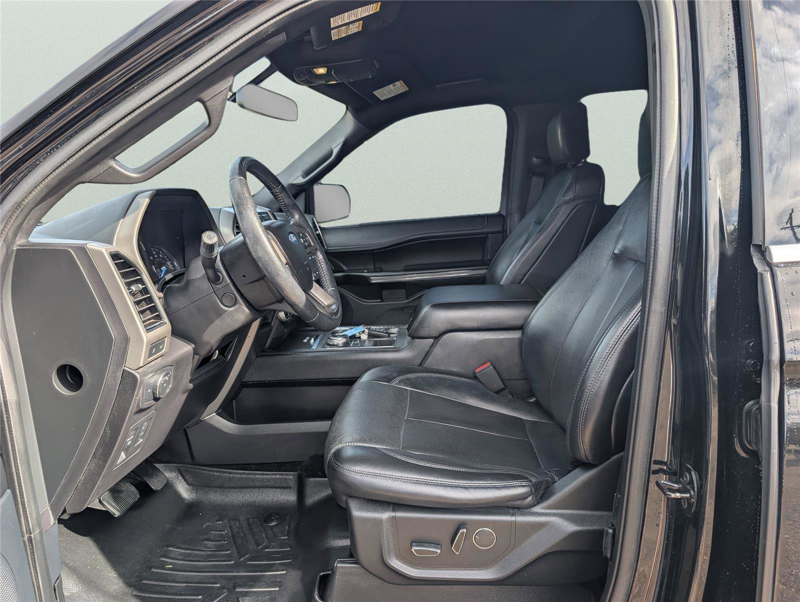 Used 2018 Ford Expedition XLT w/ Equipment Group 202A image 9