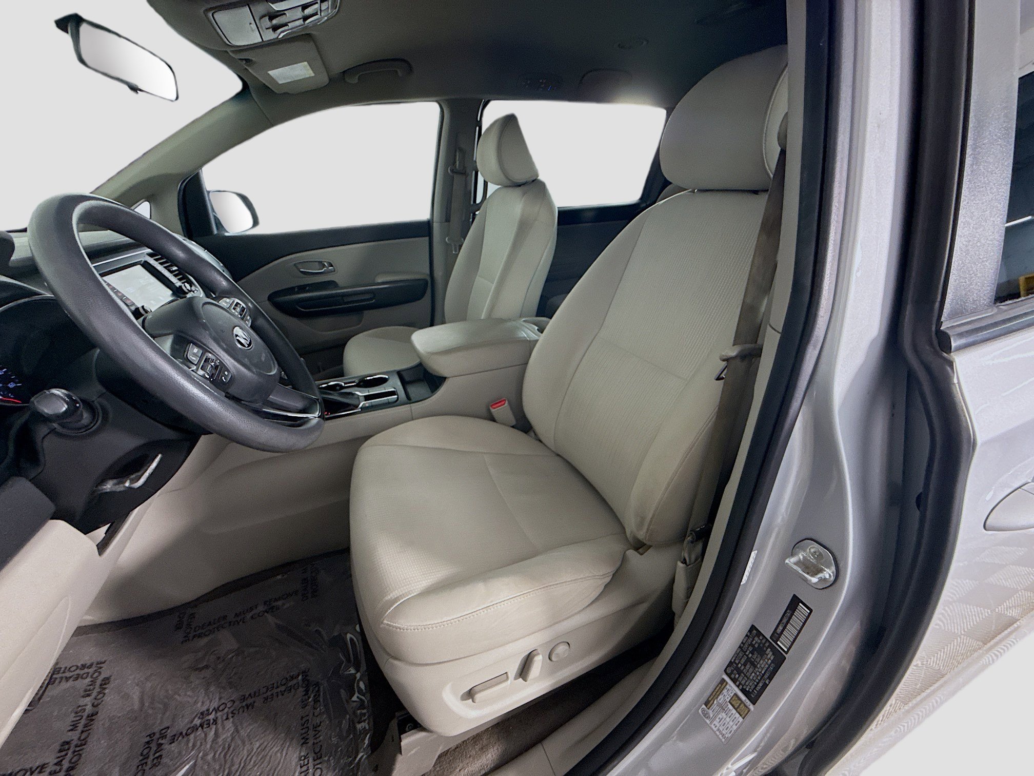 Used 2019 Kia Sedona LX image 21
