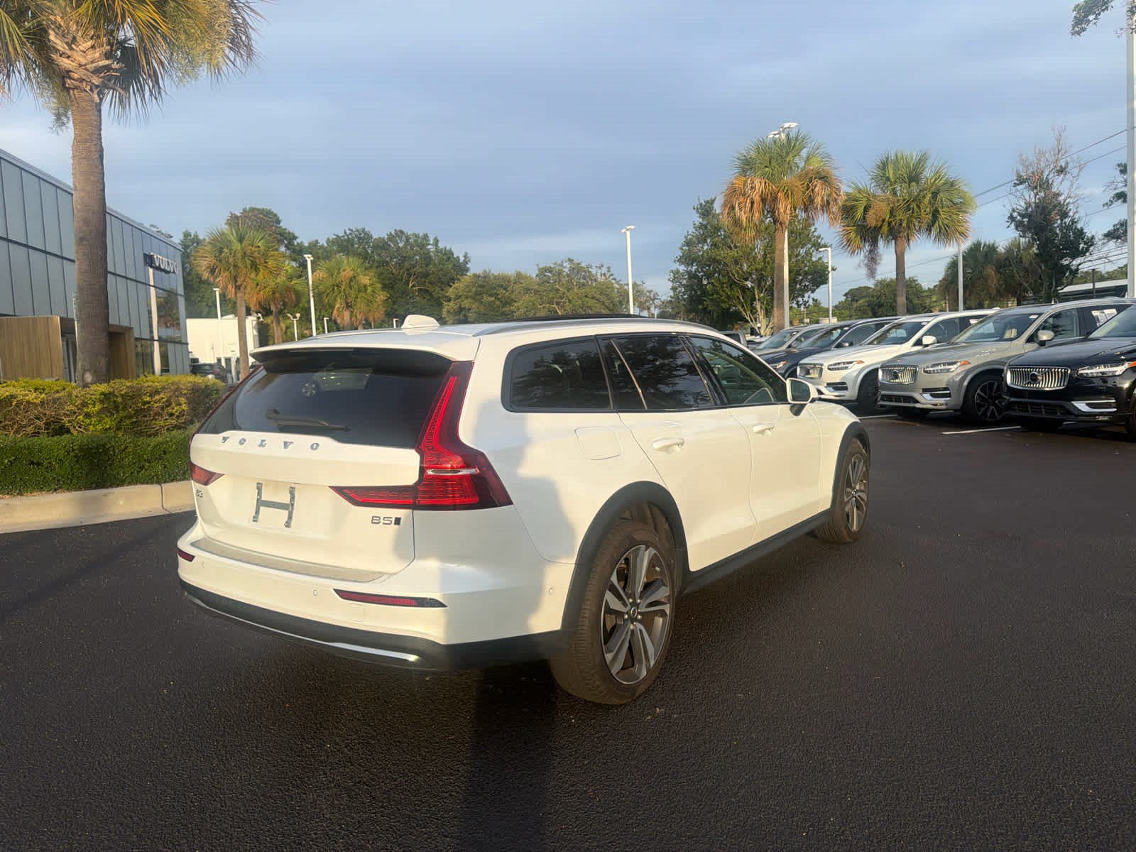 Used 2024 Volvo V60 B5 Cross Country Plus w/ Protection Package Premier AWD/4WD image 22
