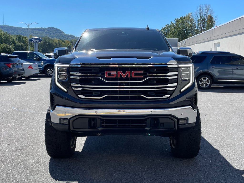 Used 2022 GMC Sierra 1500 SLT w/ SLT Premium Plus Package AWD/4WD image 9
