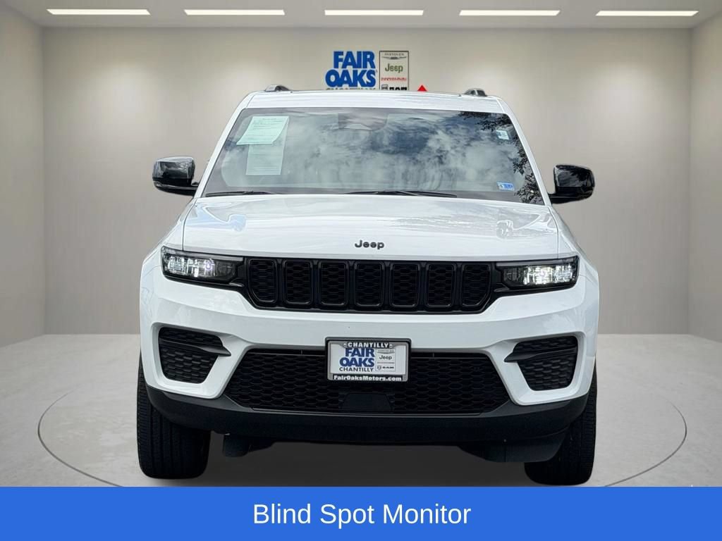 Used 2023 Jeep Grand Cherokee Altitude AWD/4WD image 5