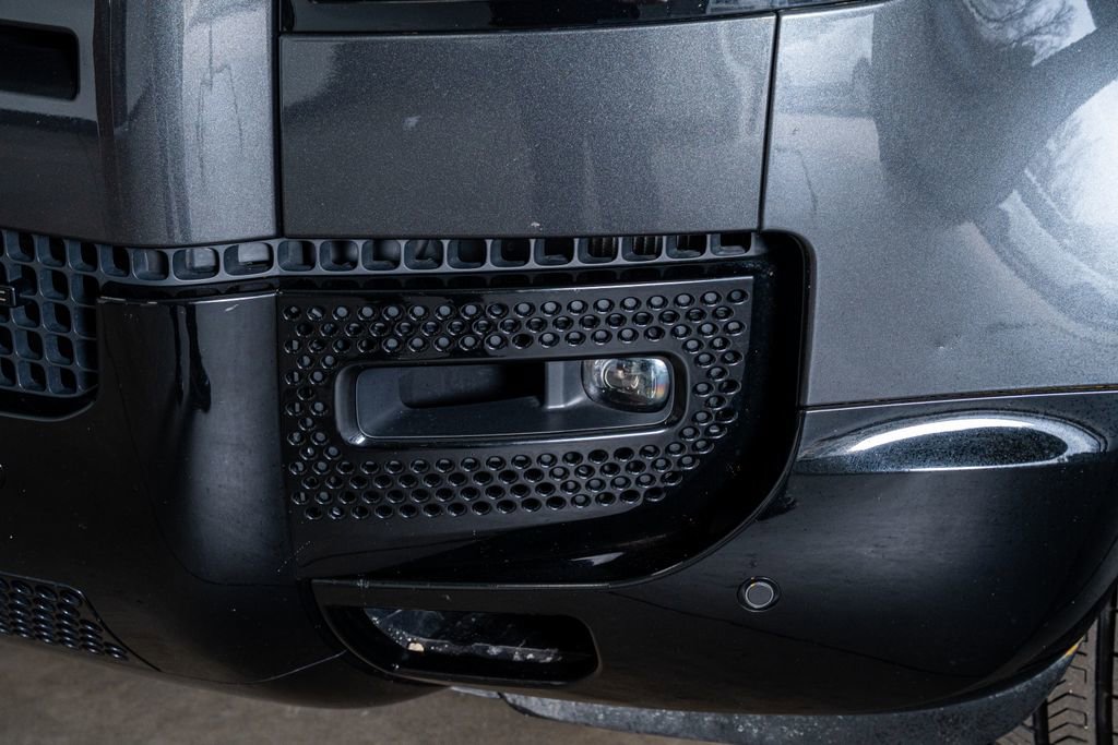 Used 2023 Land Rover Defender 130 X-Dynamic SE image 14