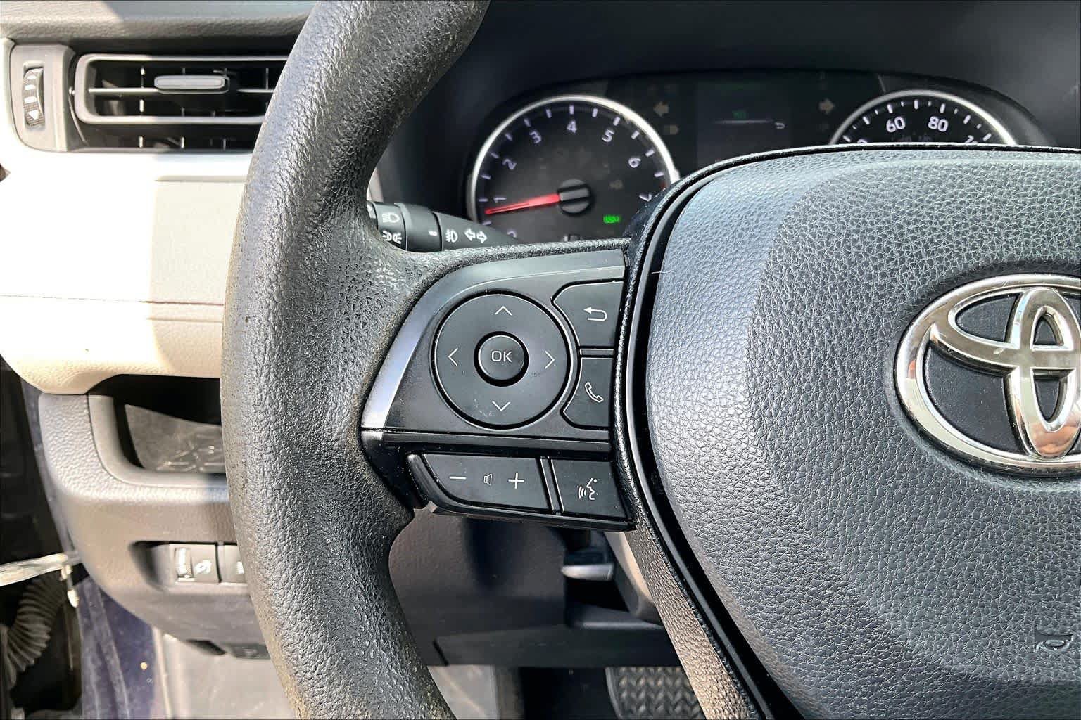 Used 2020 Toyota RAV4 XLE FWD image 22