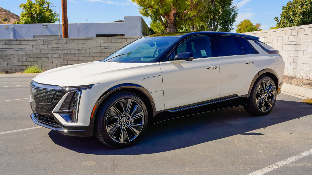 New 2027 Cadillac Lyriq Signature Sport RWD image 3