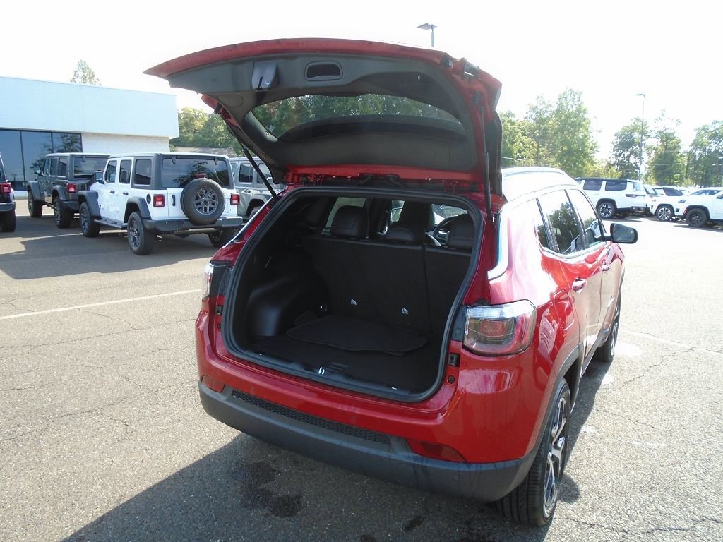 New 2025 Jeep Compass Limited w/ Sun & Sound Group image 16