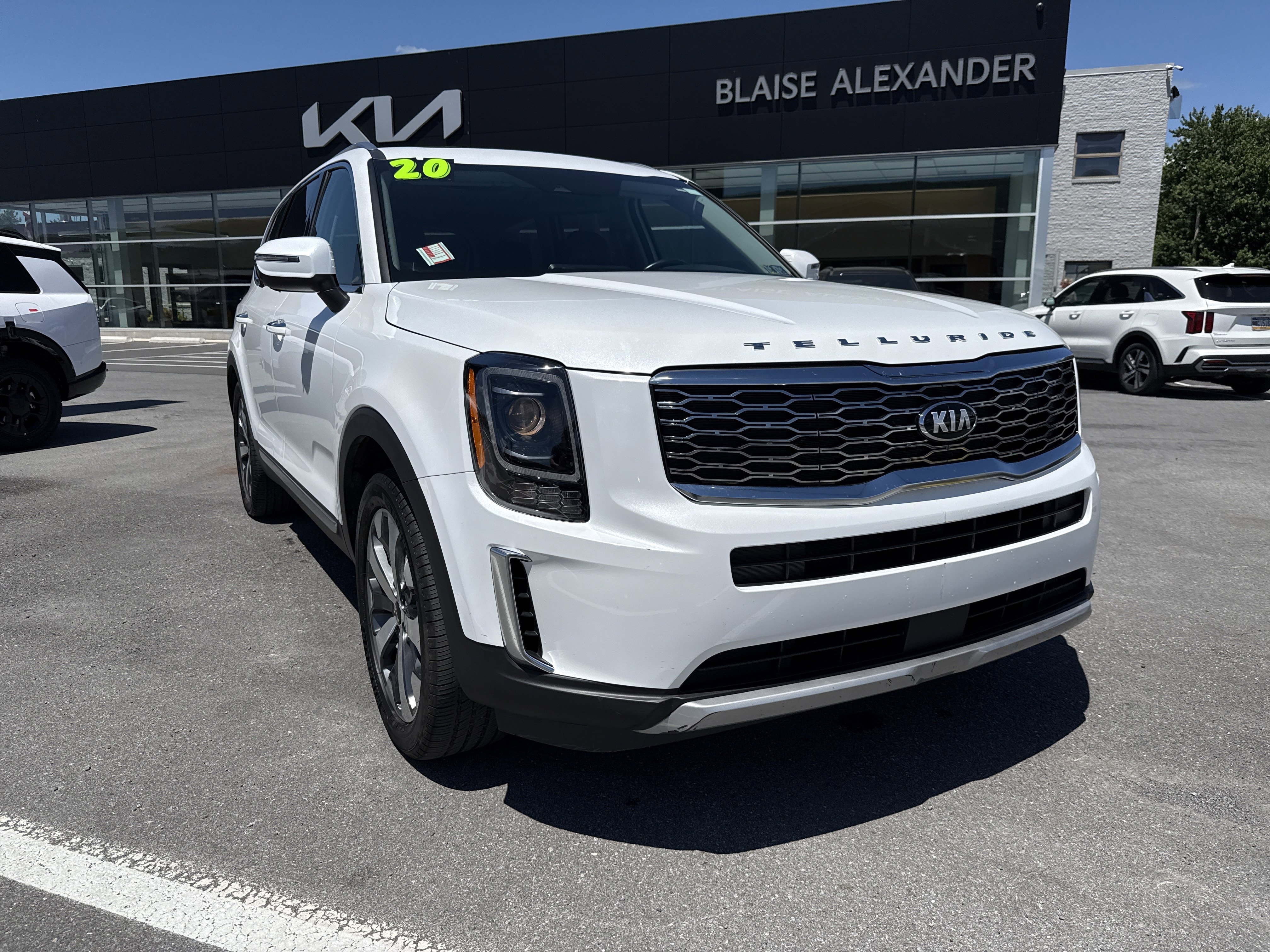 Used 2020 Kia Telluride S w/ S 8 Passenger Seating Package AWD/4WD image 1