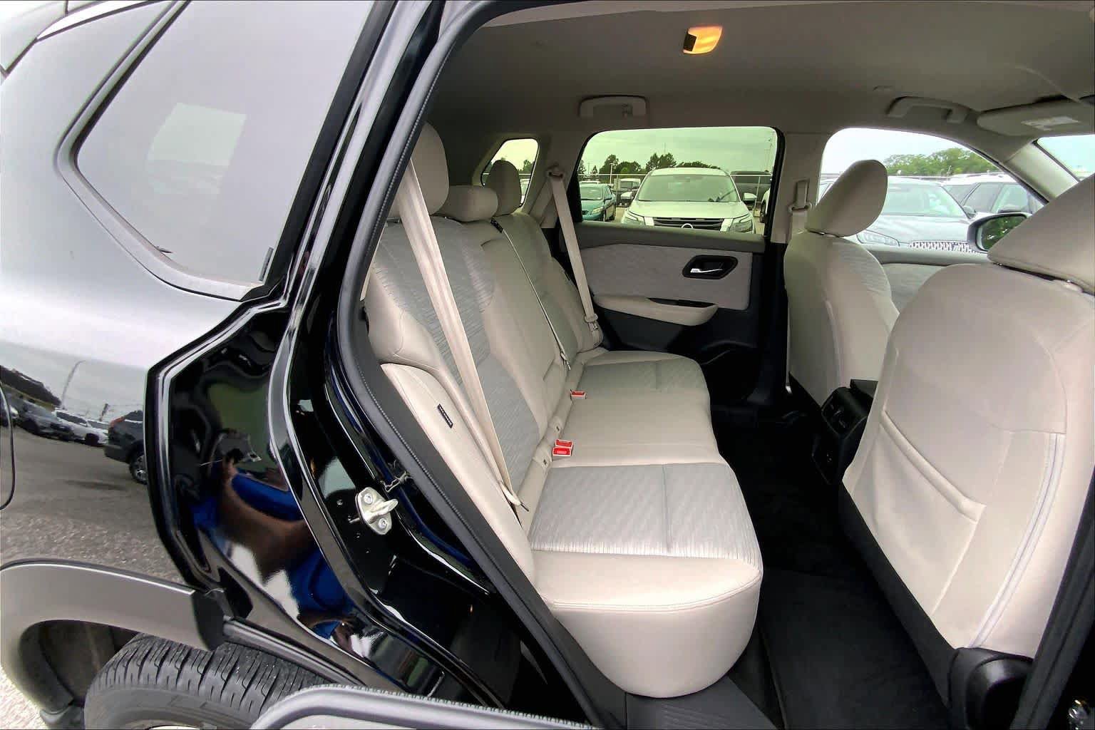 Used 2023 Nissan Rogue SV AWD/4WD image 19