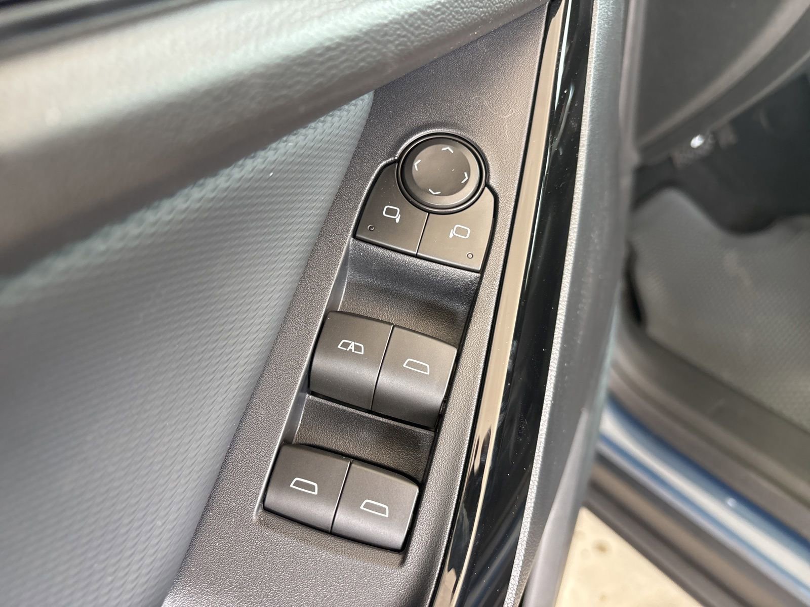 New 2026 Chevrolet Equinox LT w/ Convenience Package II FWD image 11