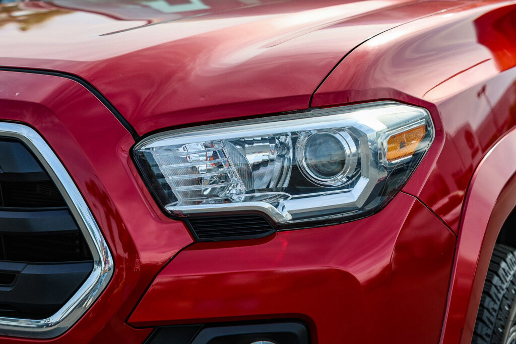 Certified 2018 Toyota Tacoma SR5 image 20