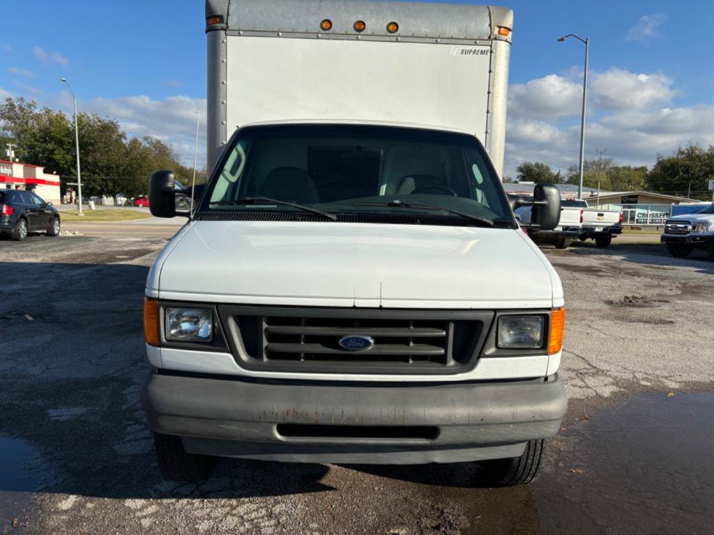 Used 2004 Ford E-350 and Econoline 350 Super Duty RWD image 12