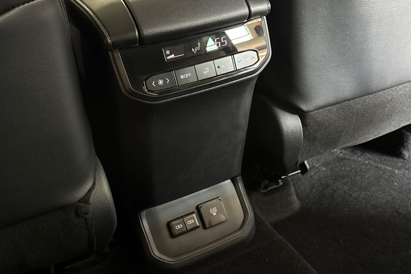 New 2026 Toyota Highlander Limited AWD/4WD image 15