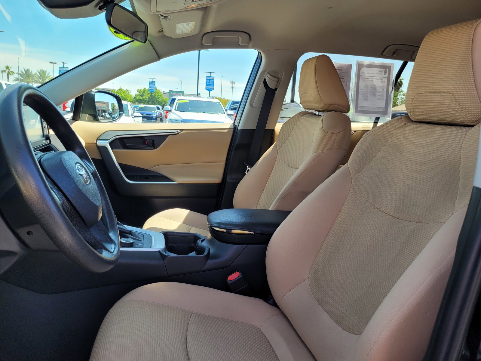 Used 2021 Toyota RAV4 LE image 10