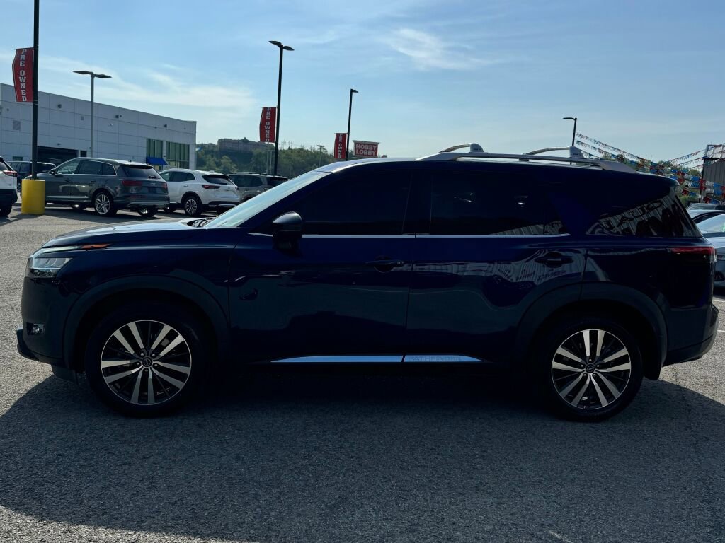 Used 2022 Nissan Pathfinder Platinum w/ Lighting Package (N92) AWD/4WD image 4