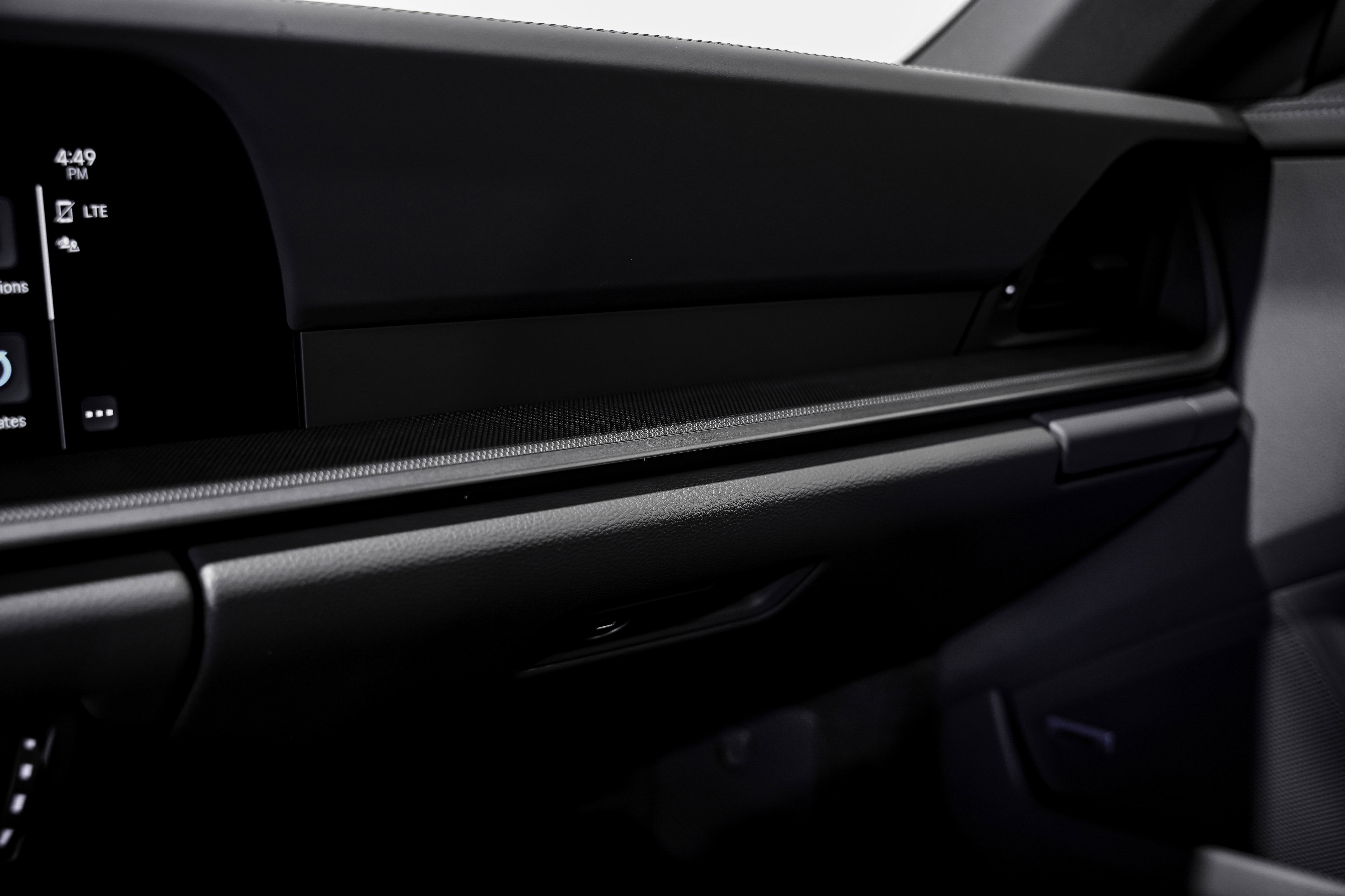 Used 2023 Porsche 911 Carrera w/ Premium Package image 18