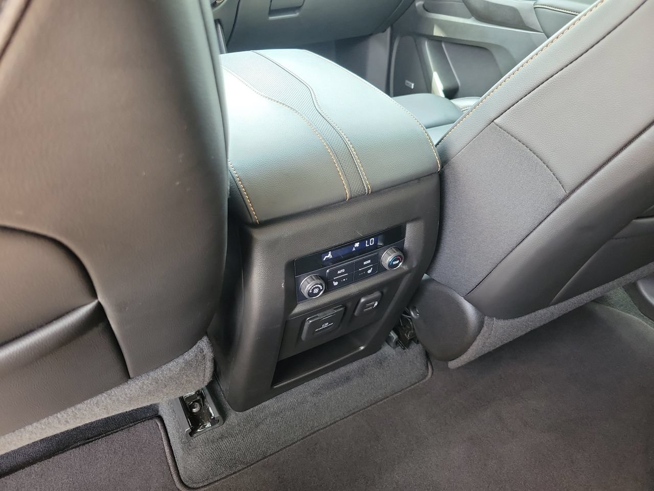 Used 2021 Chevrolet Traverse Premier w/ Redline Edition AWD/4WD image 12