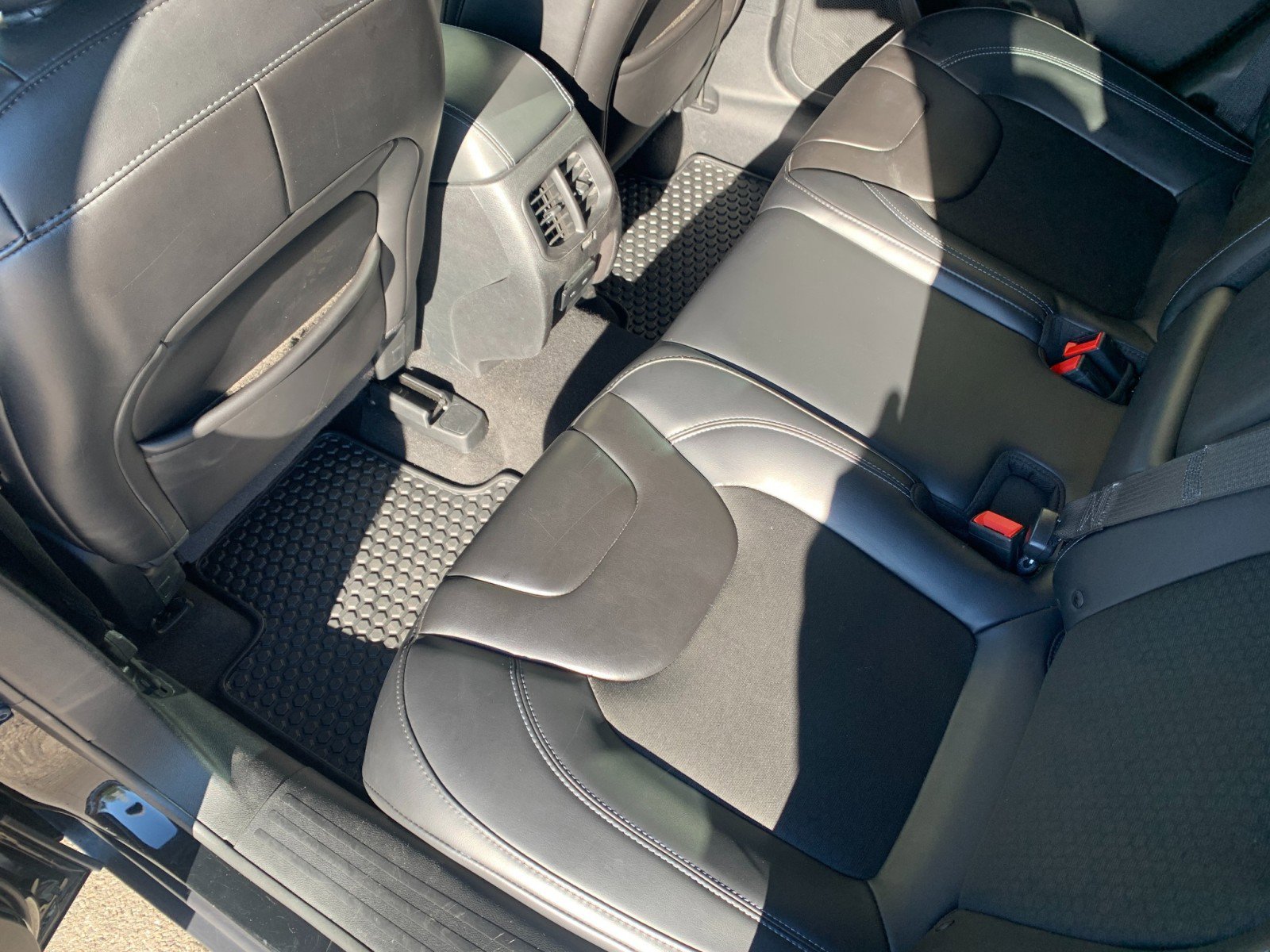 Used 2019 Jeep Cherokee Latitude Plus w/ Cold Weather Group image 32