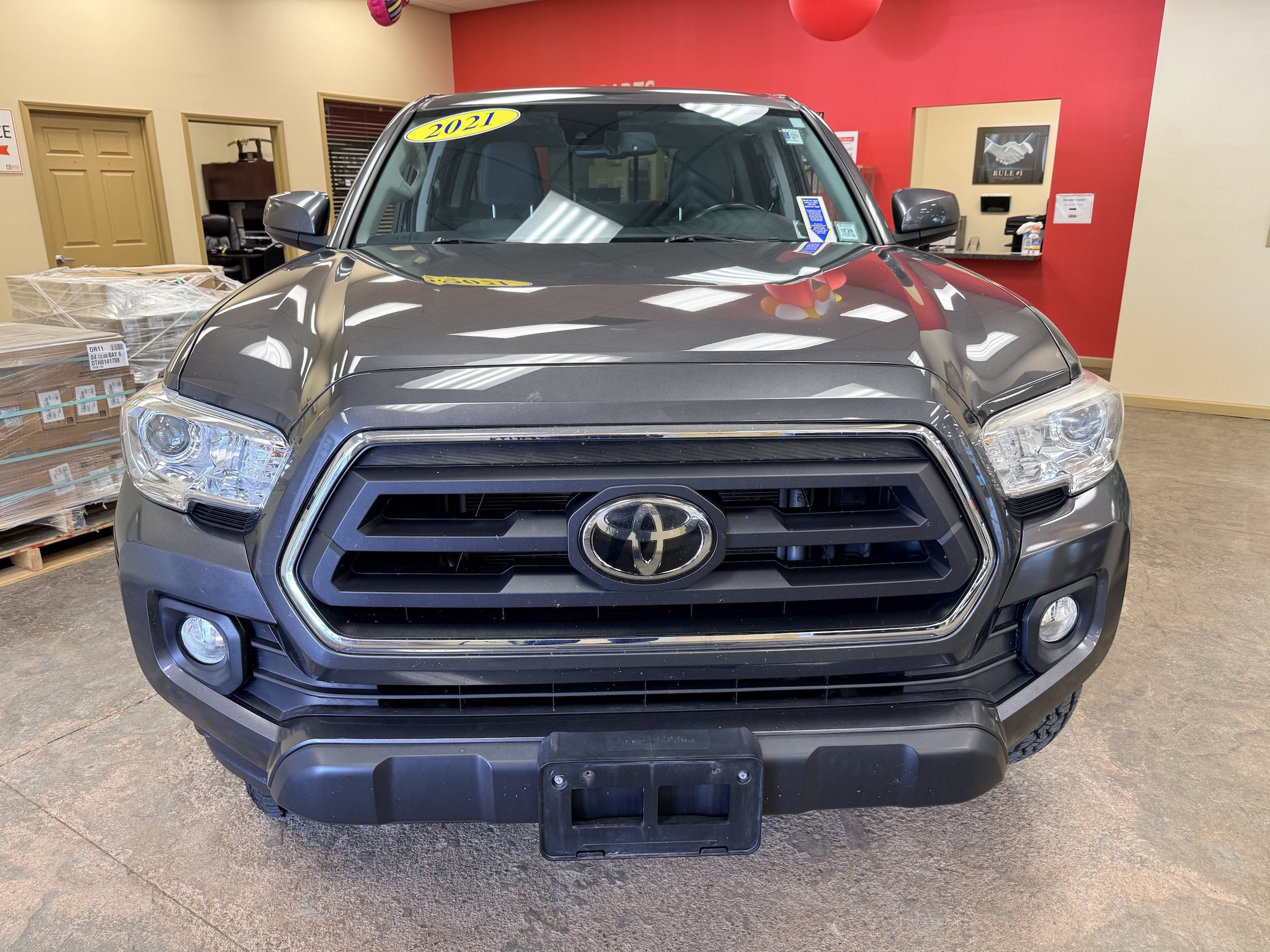 Used 2021 Toyota Tacoma SR5 AWD/4WD image 2
