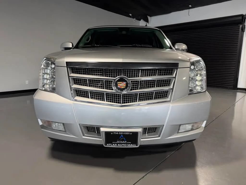 Used 2013 Cadillac Escalade ESV Platinum AWD/4WD image 2