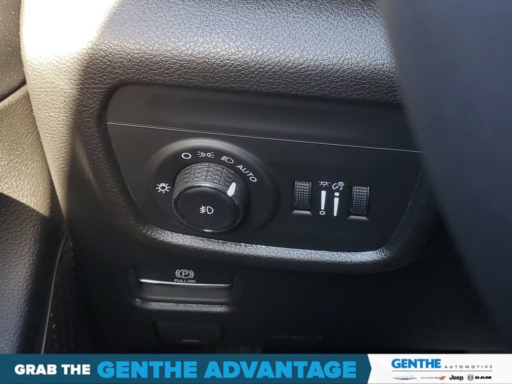 Certified 2024 Jeep Grand Cherokee Limited AWD/4WD image 15
