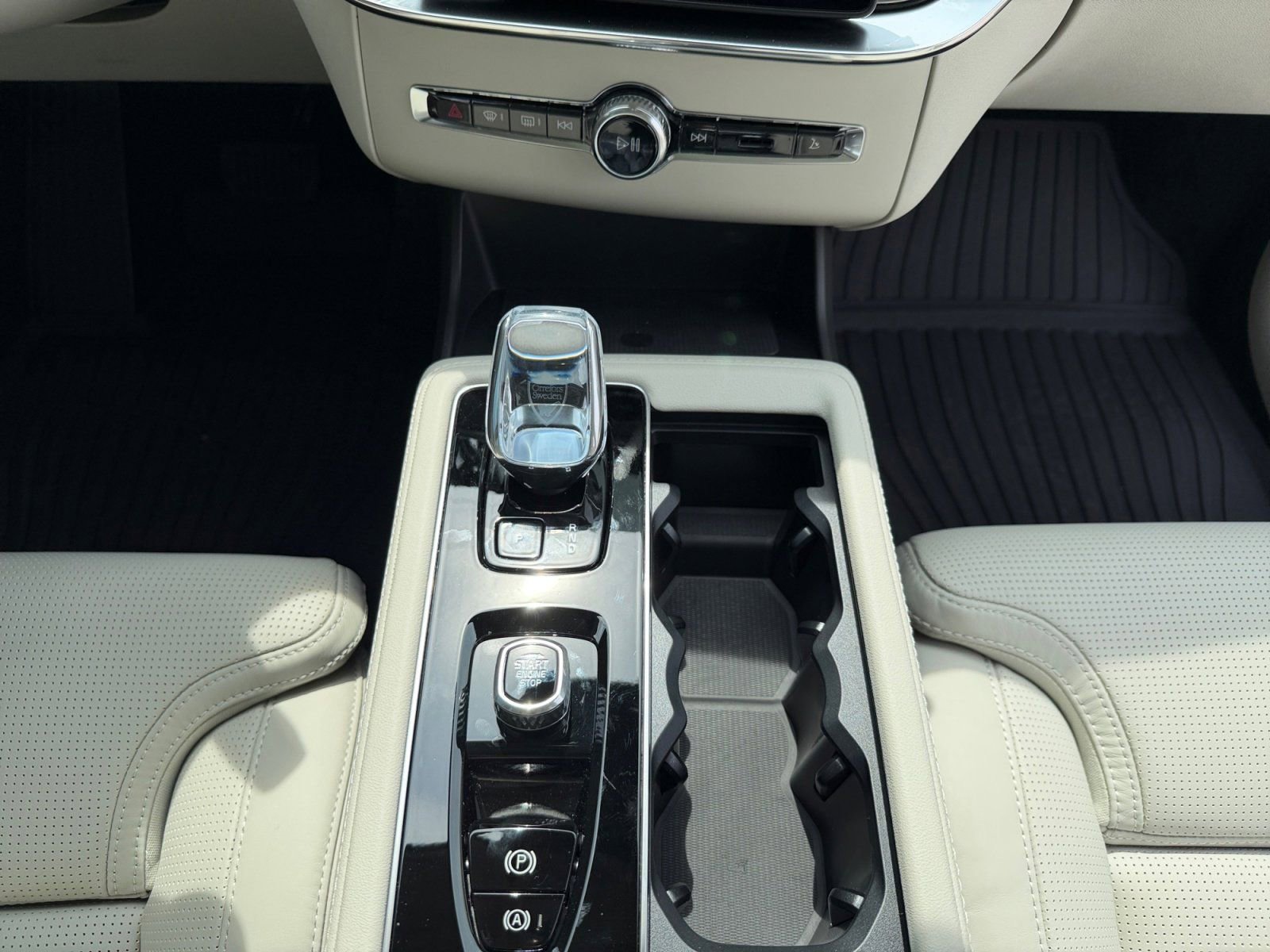New 2026 Volvo XC90 B6 Ultra w/ Protection Package Premier image 11