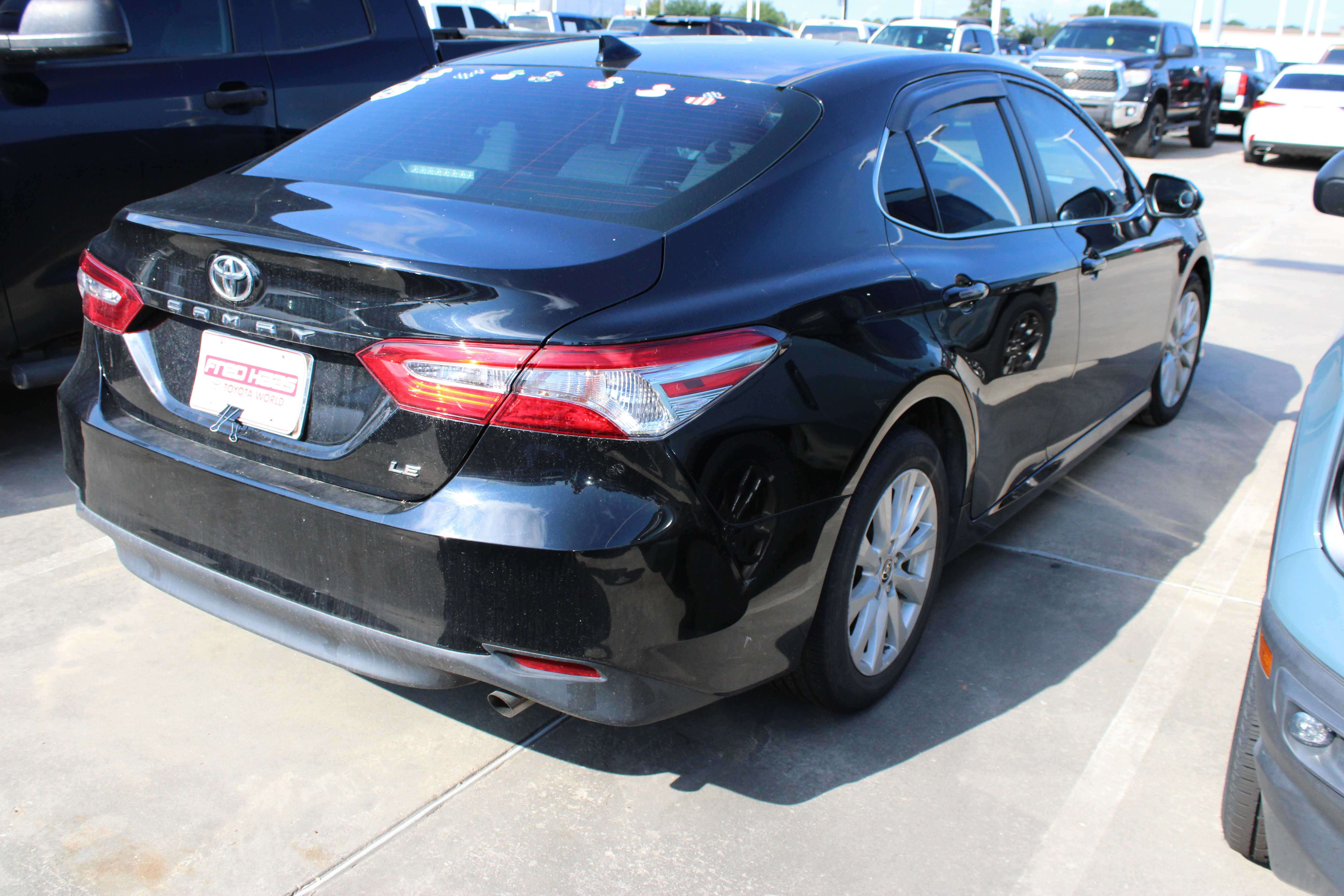 Used 2020 Toyota Camry LE FWD image 9