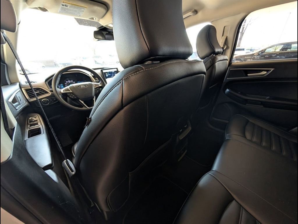 Used 2022 Ford Edge SEL image 11