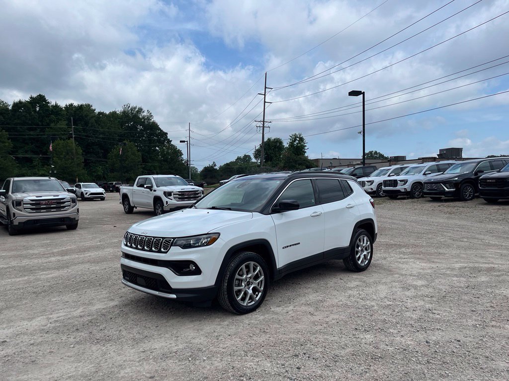 Used 2025 Jeep Compass Limited AWD/4WD image 1