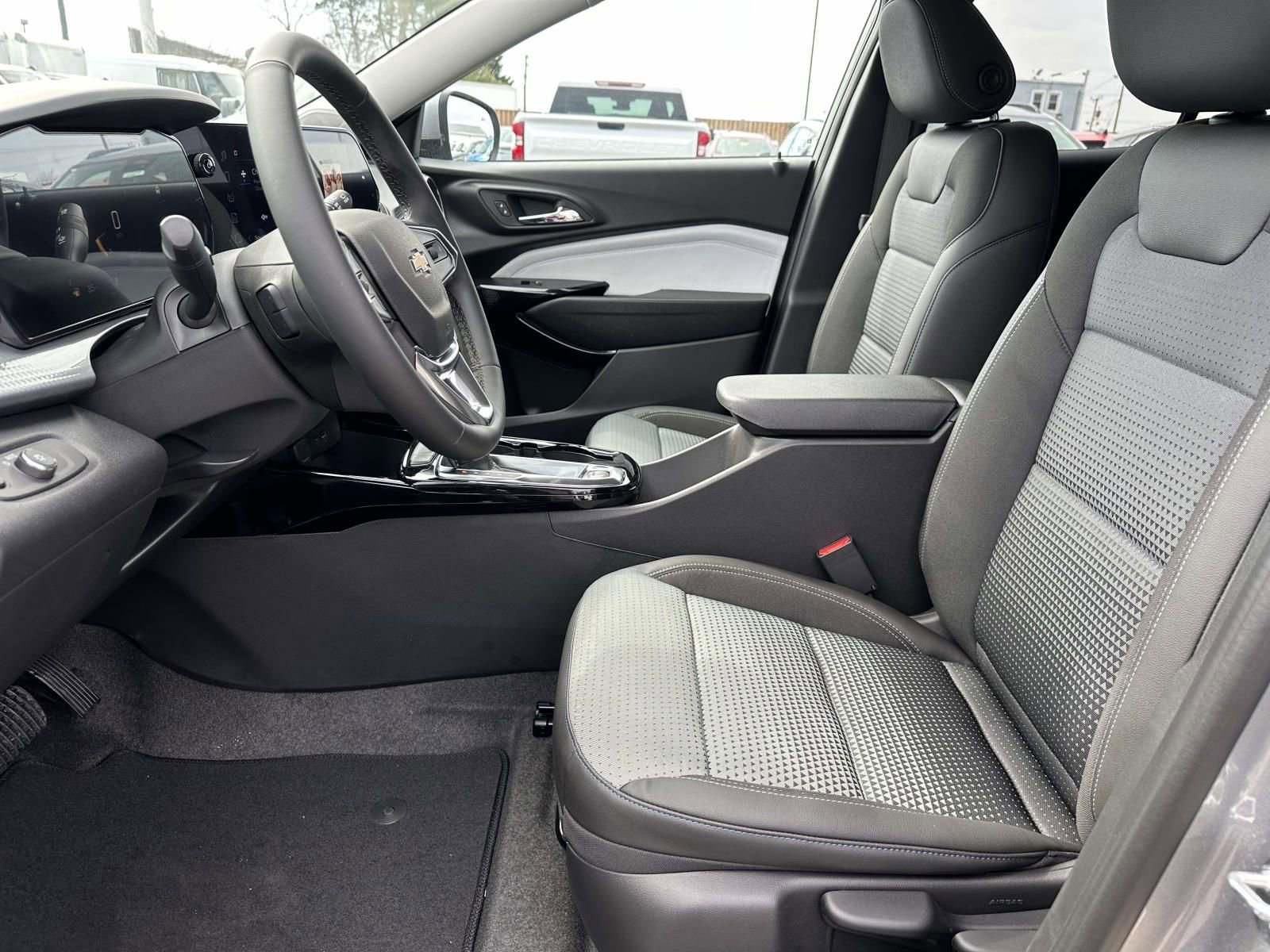 New 2026 Chevrolet Trax LT w/ Driver Confidence Package FWD image 21