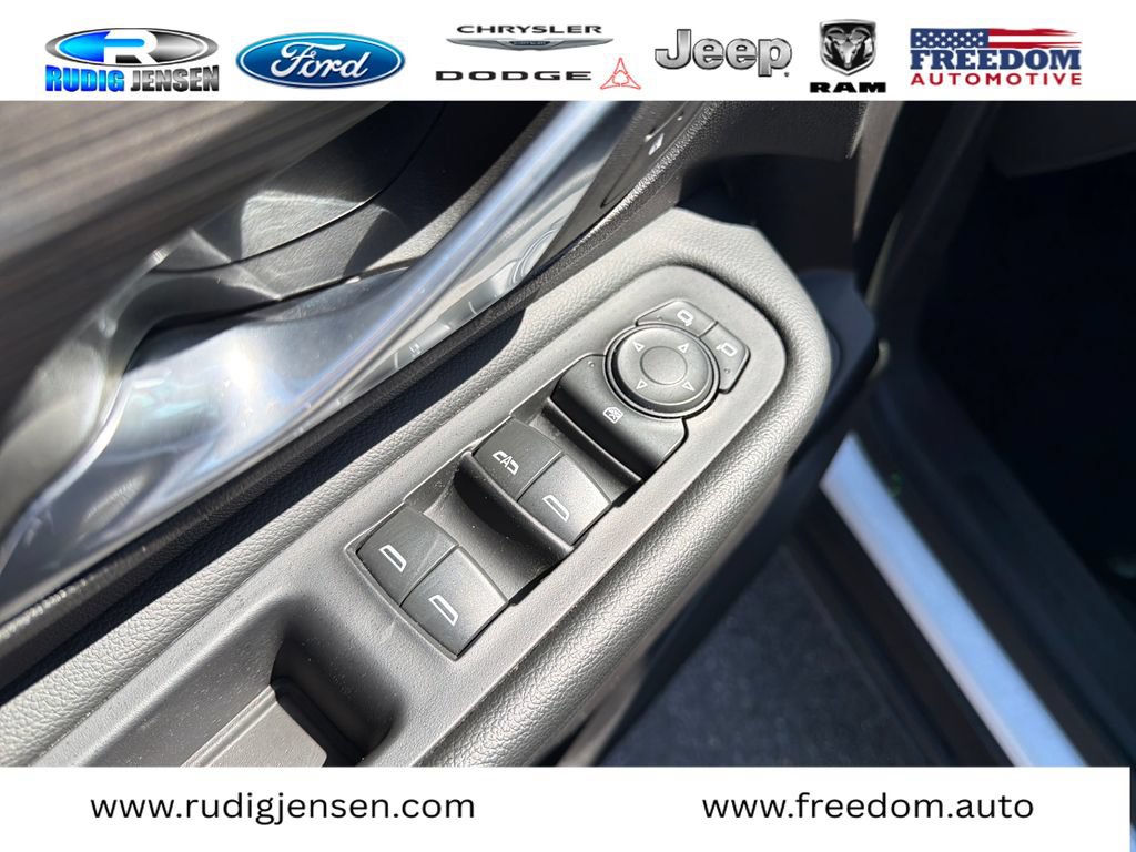 Used 2024 GMC Terrain SLT AWD/4WD image 11