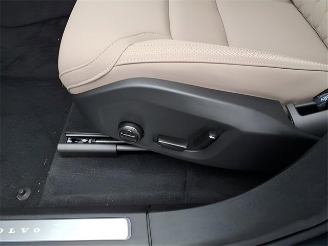 New 2026 Volvo XC90 B6 Plus w/ Protection Package Premier image 11