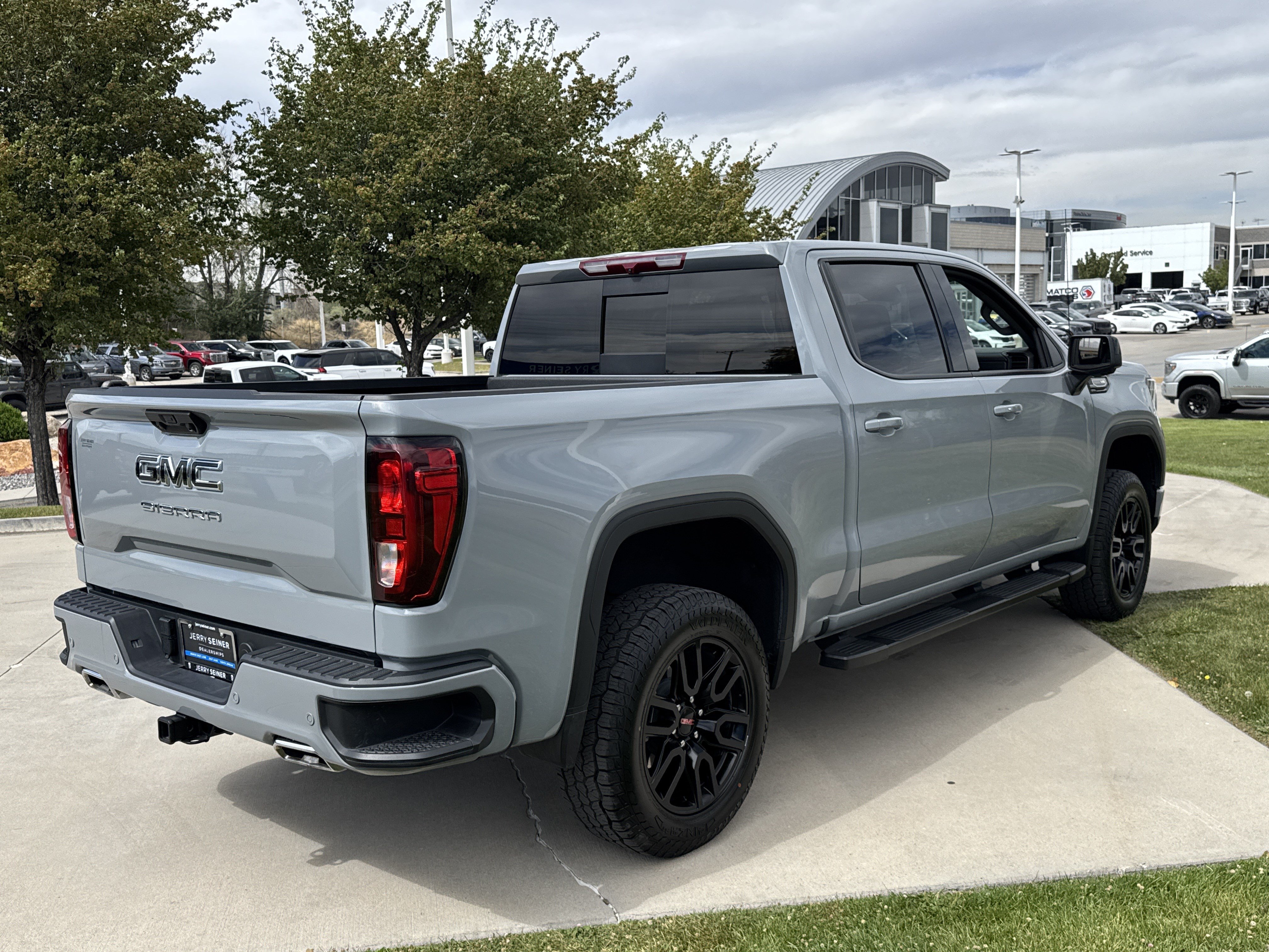 Used 2024 GMC Sierra 1500 Elevation w/ Elevation Premium Package AWD/4WD image 5
