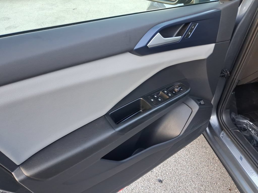 Certified 2022 Volkswagen Taos SE FWD image 15
