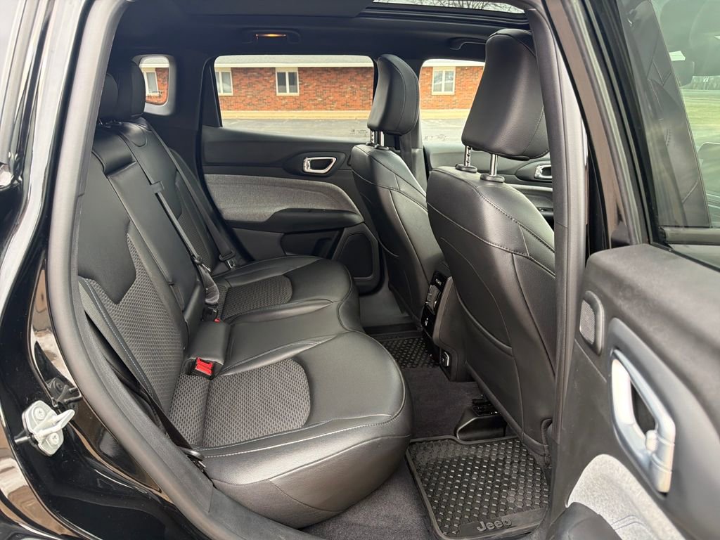 Used 2025 Jeep Compass Latitude w/ Sun & Sound Group image 19