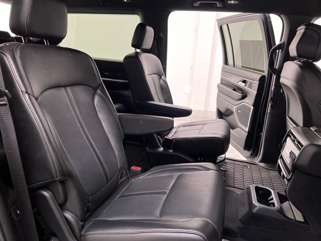 Used 2024 Jeep Wagoneer Series III AWD/4WD image 23