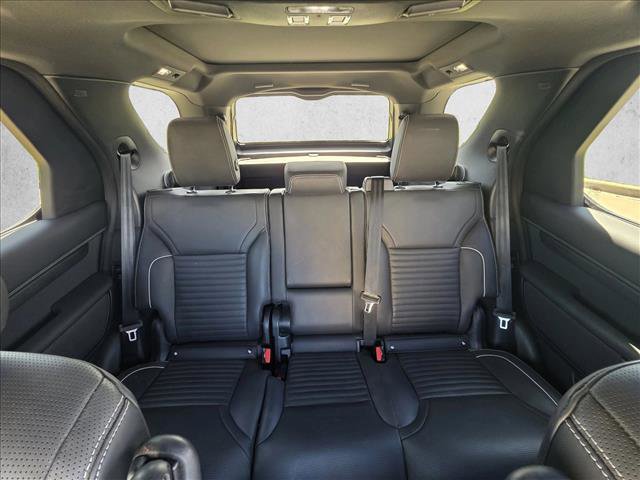 Used 2023 Land Rover Discovery Metropolitan Edition AWD/4WD image 12