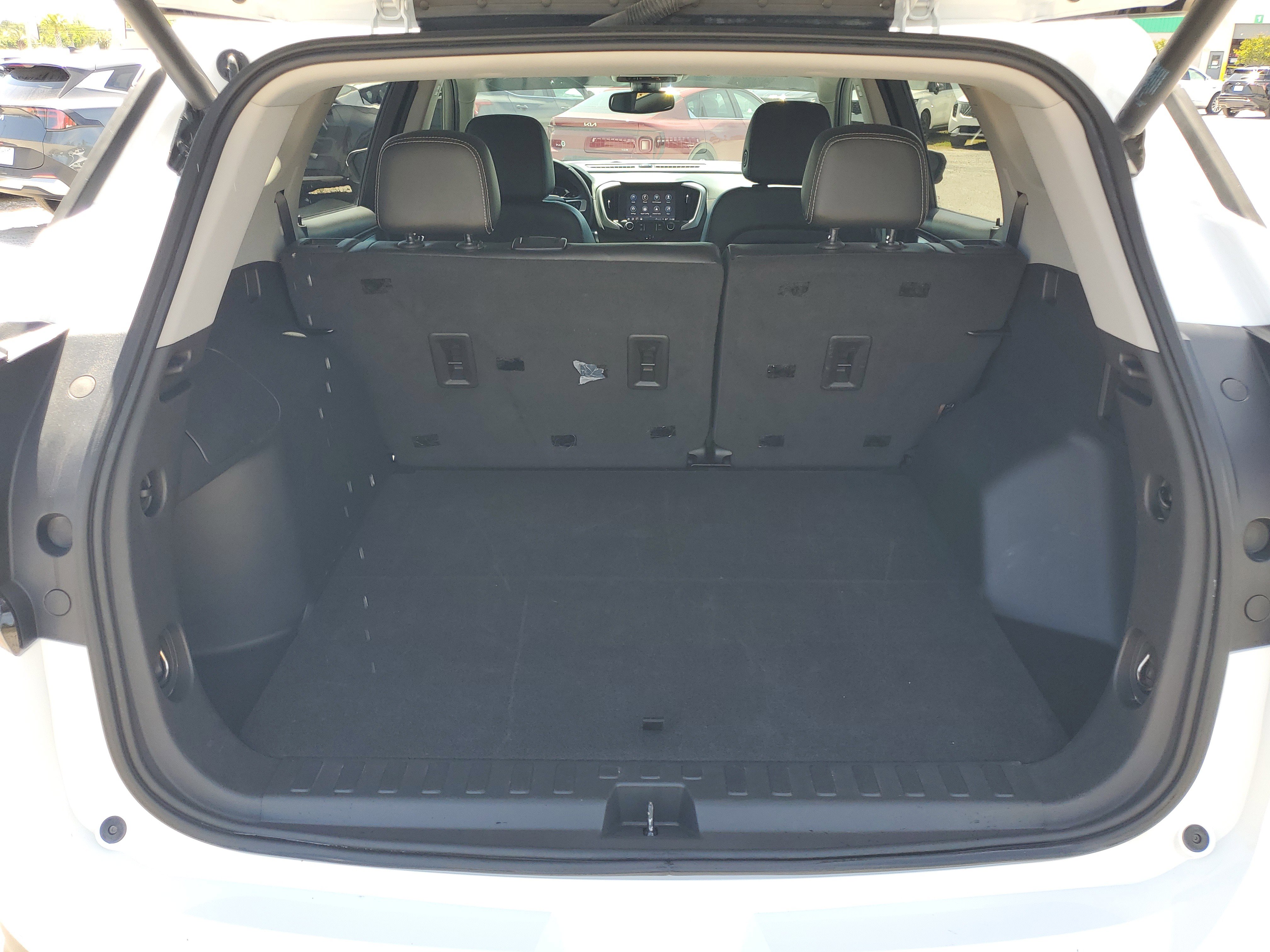 Used 2023 GMC Terrain SLT AWD/4WD image 8
