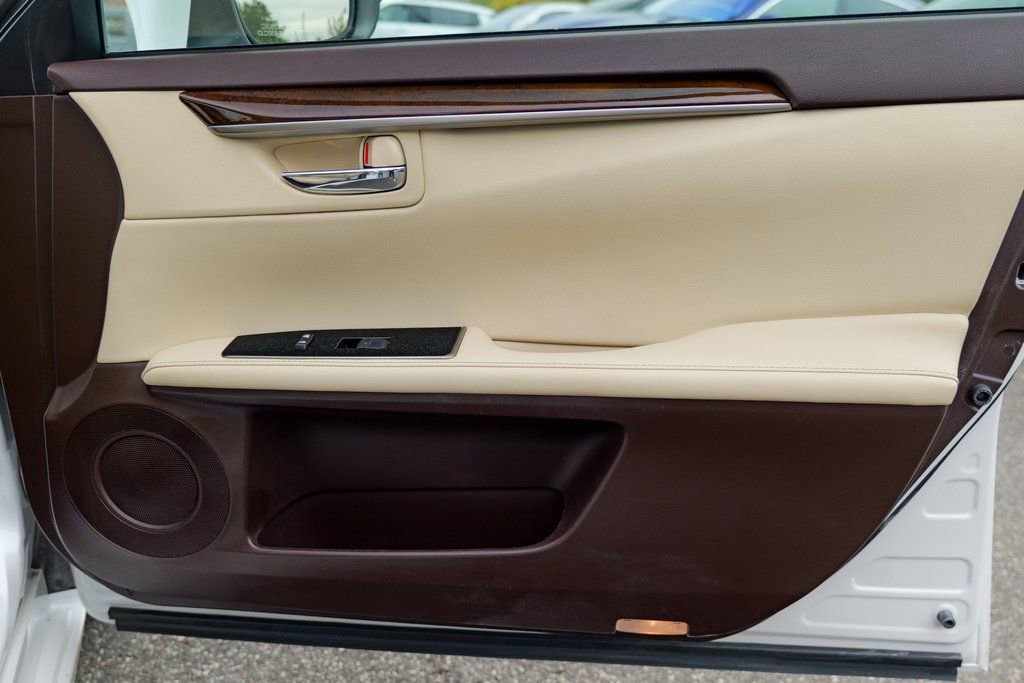 Used 2018 Lexus ES 350 w/ Premier Package image 33