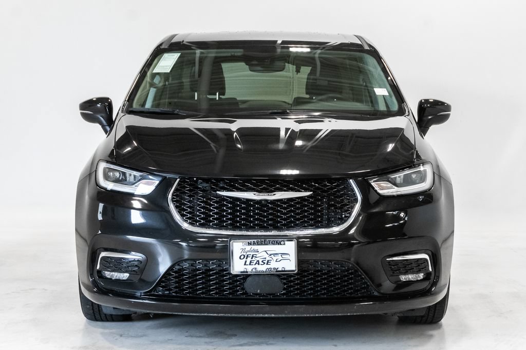 Used 2023 Chrysler Pacifica Touring-L FWD image 5