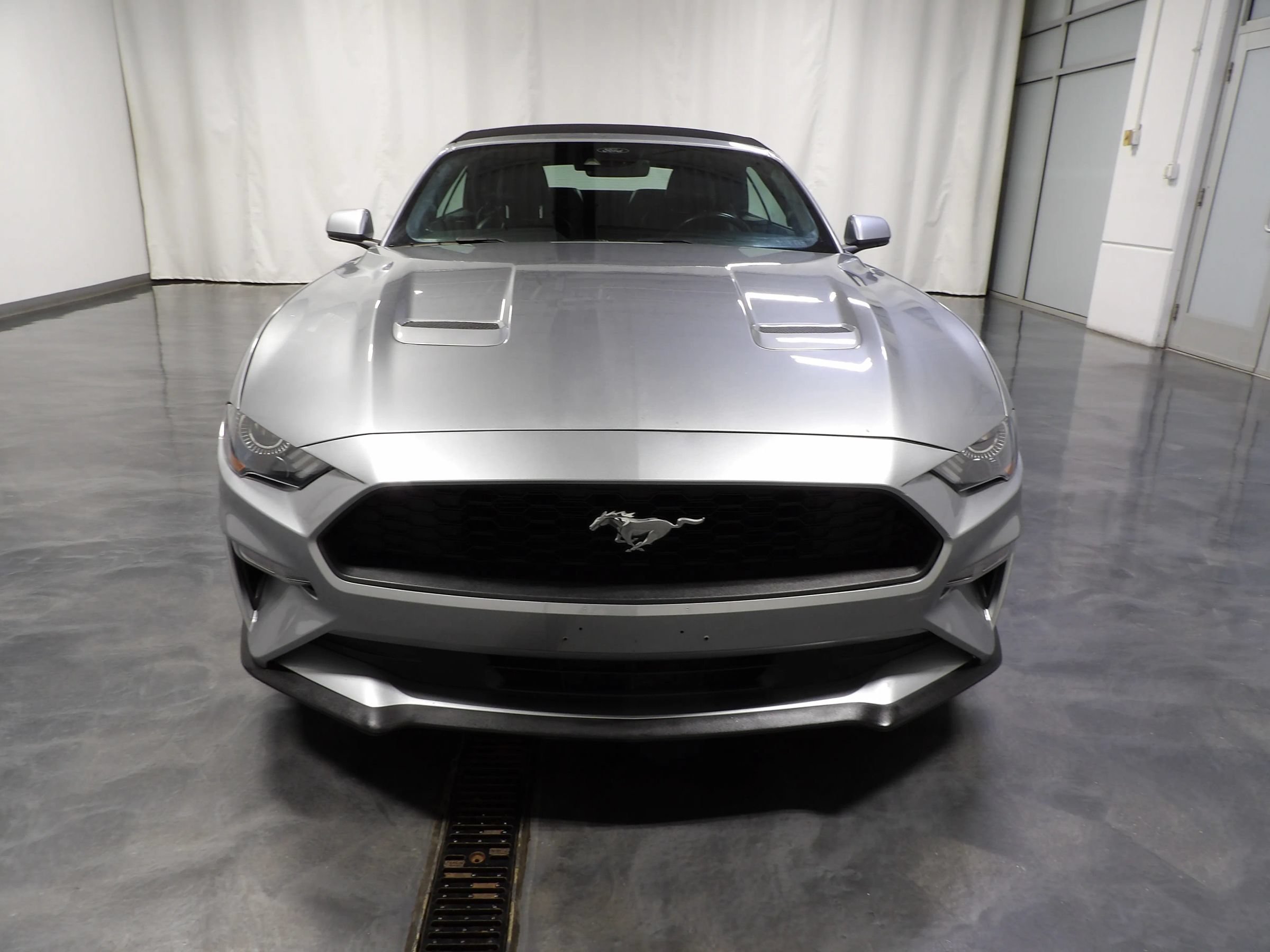 Used 2022 Ford Mustang Premium RWD image 3