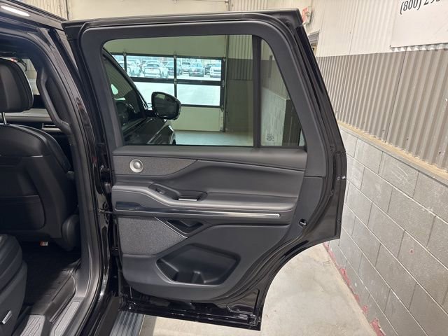 Used 2025 Lincoln Navigator Reserve w/ Jet Appearance Package image 17