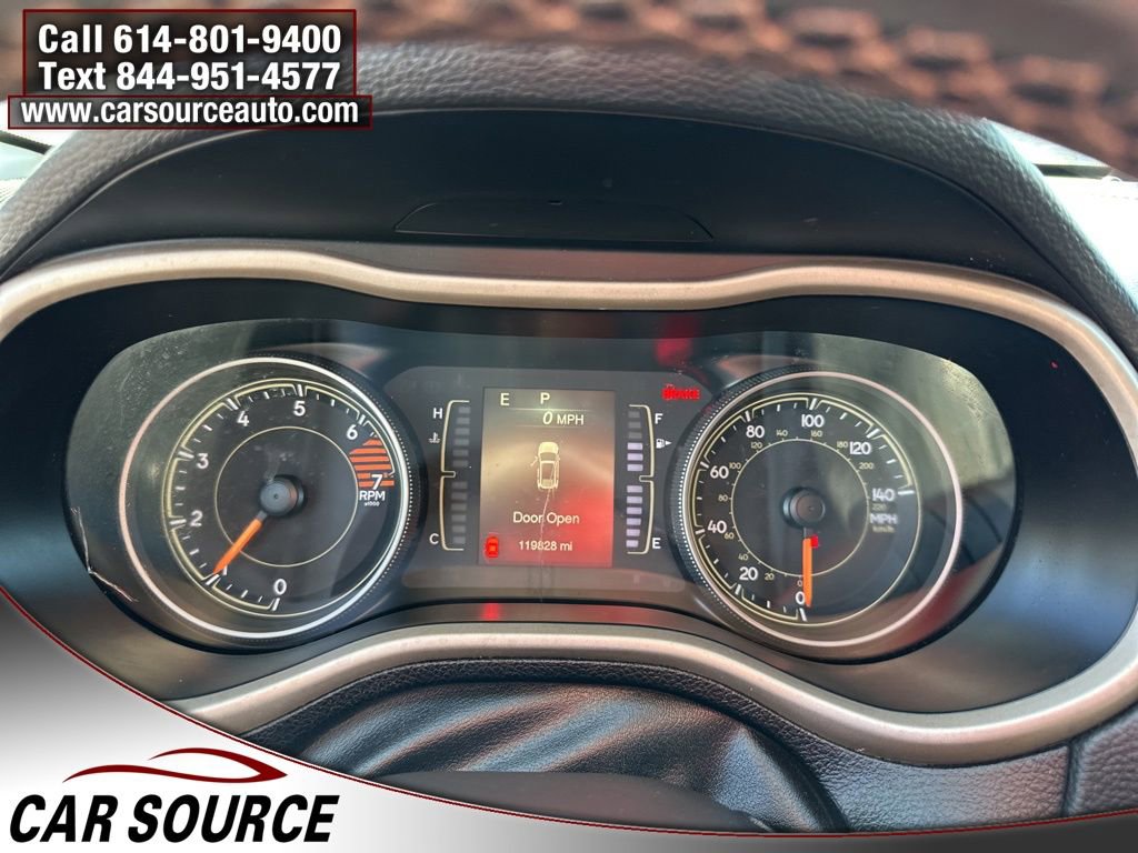 Used 2018 Jeep Cherokee Latitude w/ Altitude Package FWD image 18