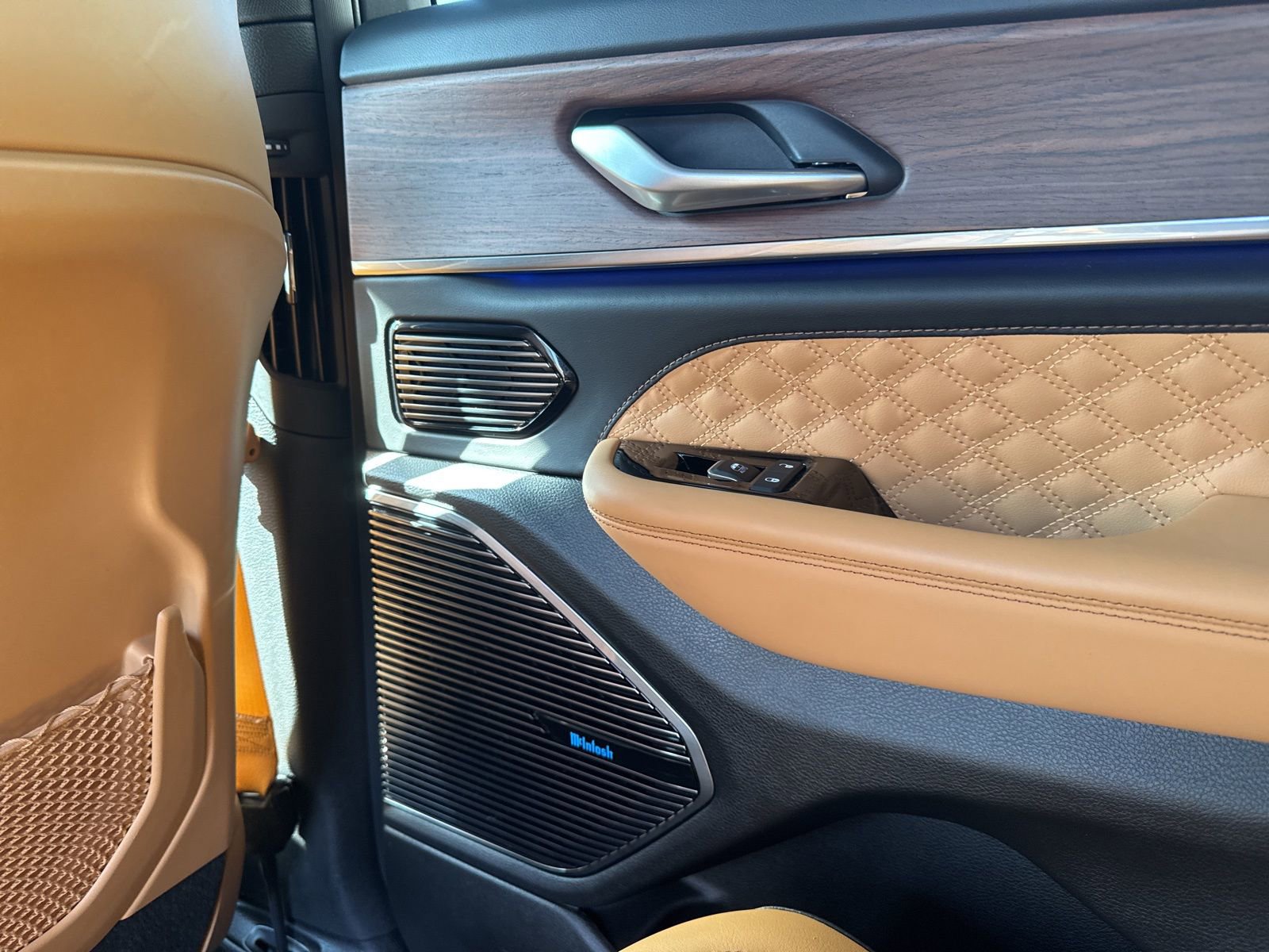 Used 2024 Jeep Grand Cherokee L Summit w/ Advanced Protech Group IV image 21