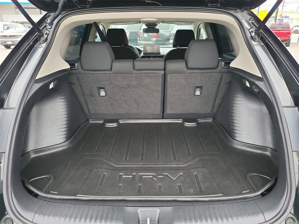Used 2023 Honda HR-V LX image 16