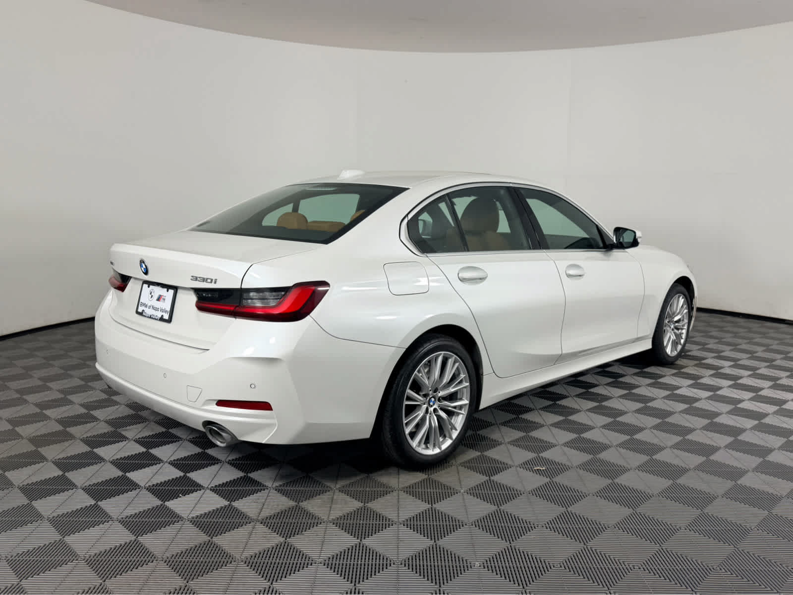 Used 2024 BMW 330i xDrive Sedan w/ Convenience Package AWD/4WD image 3