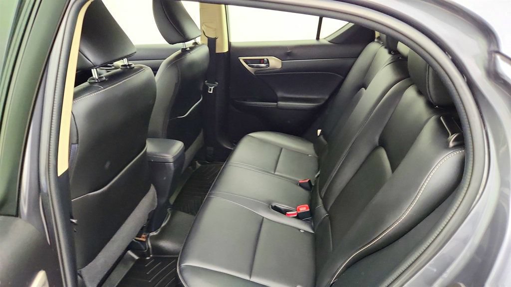 Used 2016 Lexus CT 200h w/ Seat Comfort Package FWD image 20