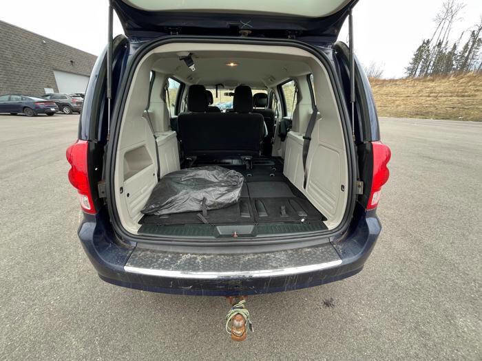 Used 2013 Dodge Grand Caravan American Value Package FWD image 24