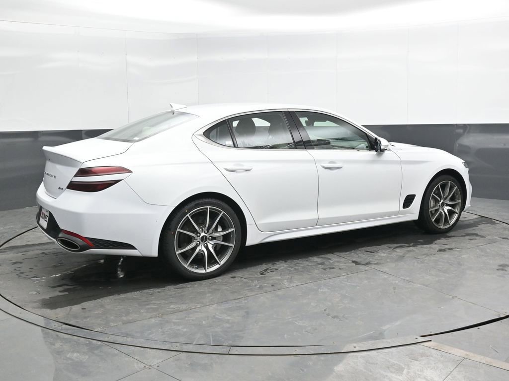 Used 2024 Genesis G70 2.5T image 3