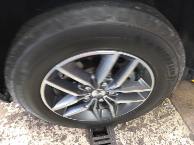 Used 2018 Jeep Grand Cherokee Limited AWD/4WD image 4