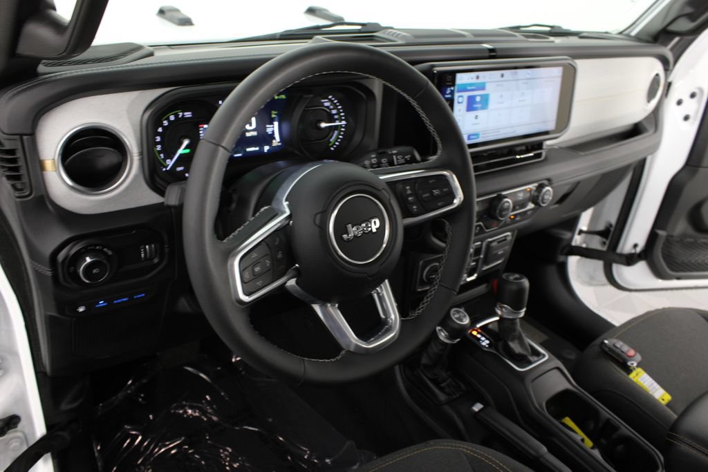 Used 2025 Jeep Wrangler Unlimited Sahara w/ Safety Group AWD/4WD image 8